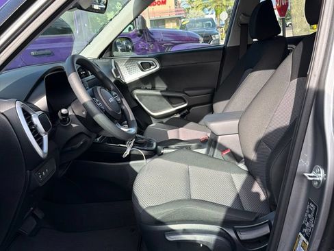 Used 2024 Kia Soul LX FWD image 6