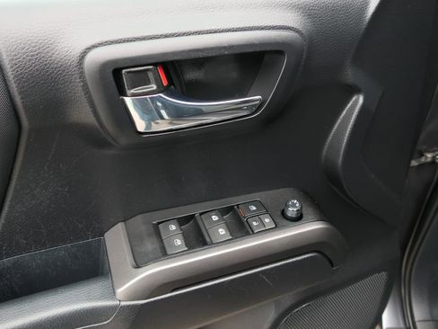 Used 2021 Toyota Tacoma TRD Off-Road image 13