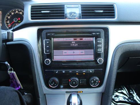 Used 2013 Volkswagen Passat 2.5 SE image 28