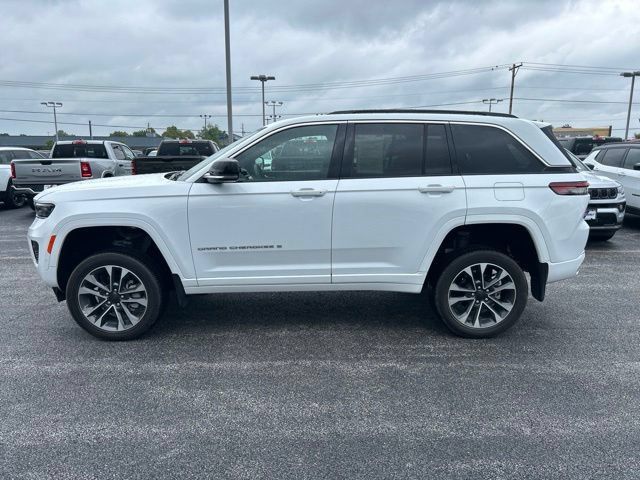 Used 2025 Jeep Grand Cherokee Overland w/ MOPAR Finishing Package AWD/4WD image 4