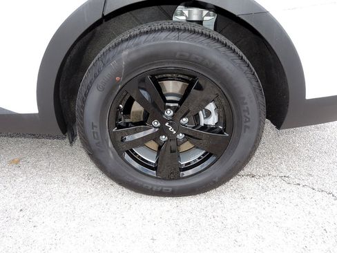 New 2026 Kia Sorento LX FWD image 12