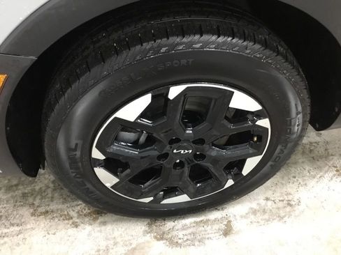 Used 2025 Kia Sorento S image 5