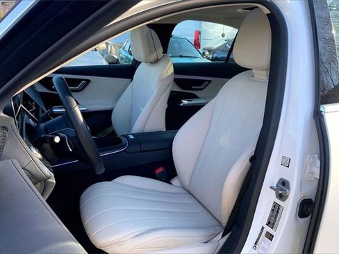 Used 2025 Mercedes-Benz E 350 4MATIC Sedan image 6