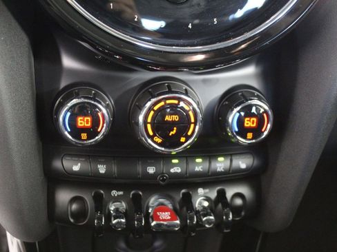 Used 2023 MINI Cooper 2-Door Hardtop w/ Signature Upholstery Package image 17