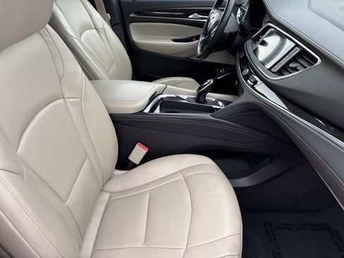 Used 2020 Buick Enclave Premium w/ LPO, Luxury Package image 33