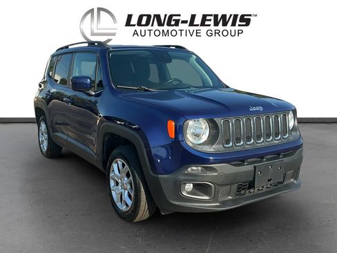 Used 2018 Jeep Renegade Latitude w/ Cold Weather Group AWD/4WD image 10