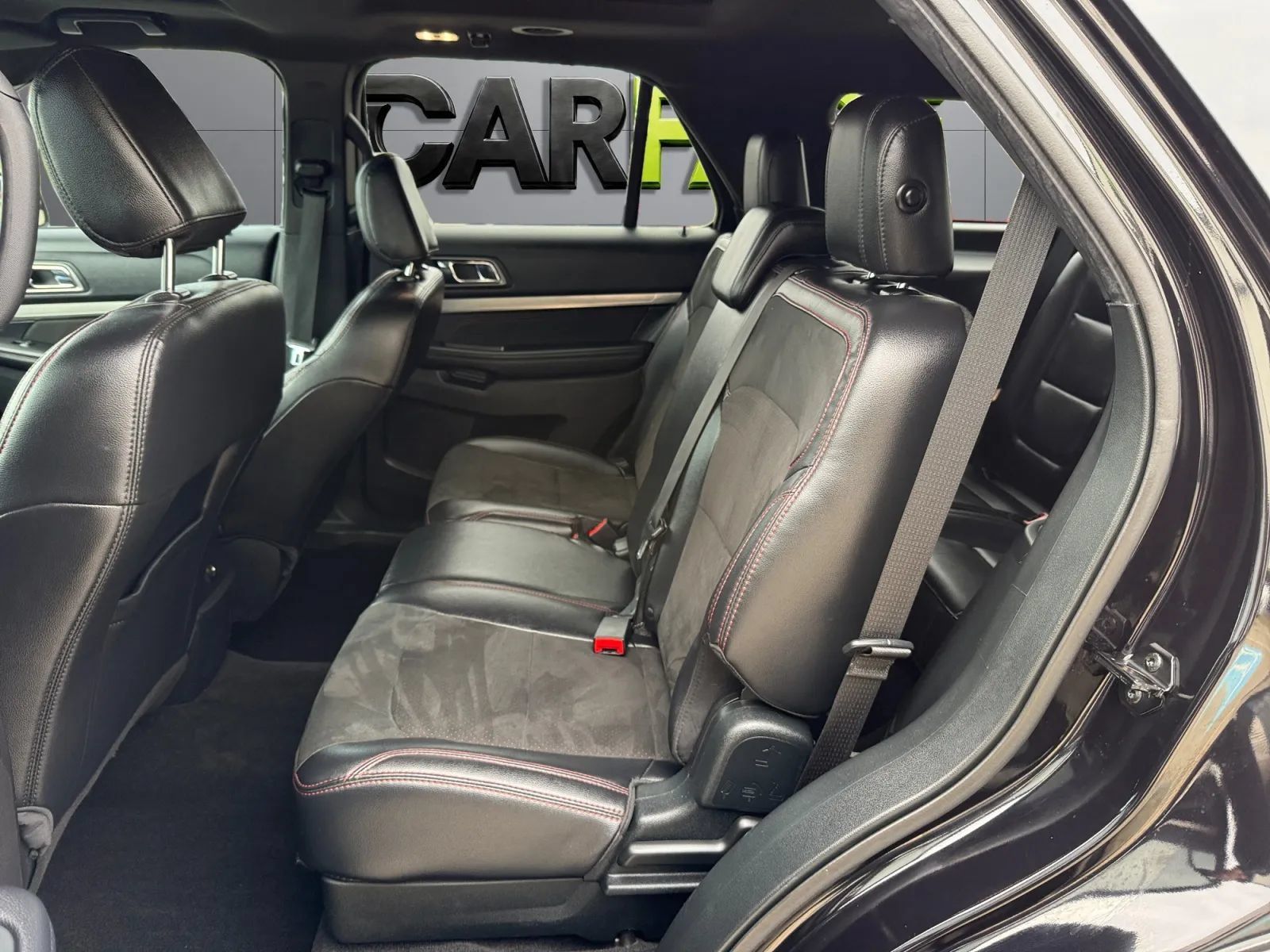 Used 2019 Ford Explorer XLT w/ Equipment Group 202A AWD/4WD image 19