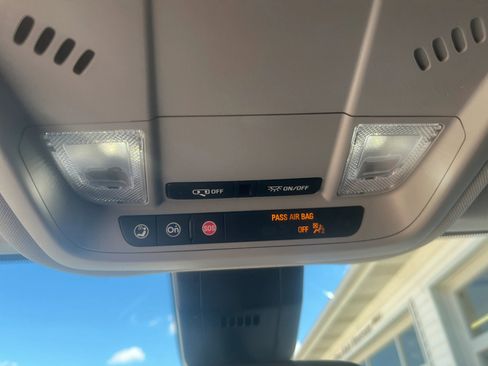 Used 2024 Chevrolet Equinox LT w/ LPO, Floor Liner Package FWD image 7