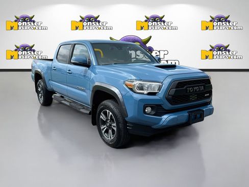 Used 2019 Toyota Tacoma SR5 AWD/4WD image 3