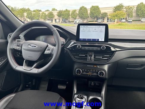 Used 2025 Ford Escape ST-Line FWD image 3