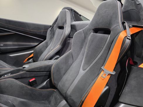 New 2025 McLaren 750S Spider RWD image 8