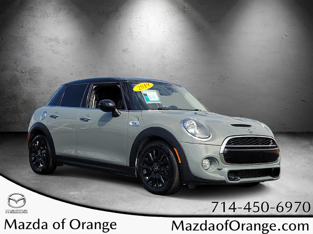 Used 2019 MINI Cooper S w/ Signature Upholstery Package FWD image 1