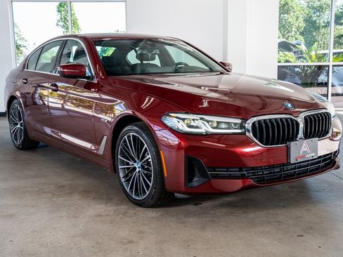 Used 2023 BMW 530e xDrive image 4