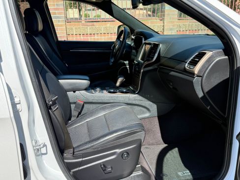 Used 2016 Jeep Grand Cherokee Summit AWD/4WD image 11