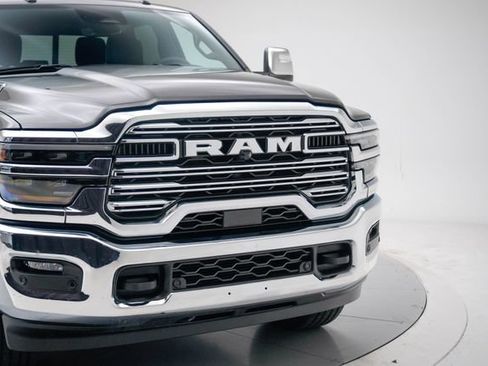 Used 2025 RAM 2500 Laramie AWD/4WD image 5