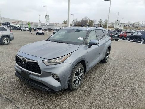 Used 2020 Toyota Highlander XLE image 13