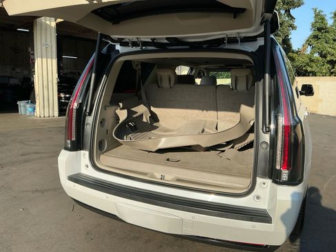 Used 2020 Cadillac Escalade ESV Premium Luxury image 27