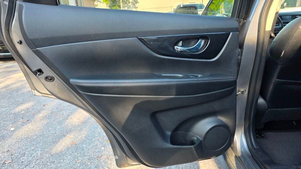 Used 2018 Nissan Rogue SL AWD/4WD image 36