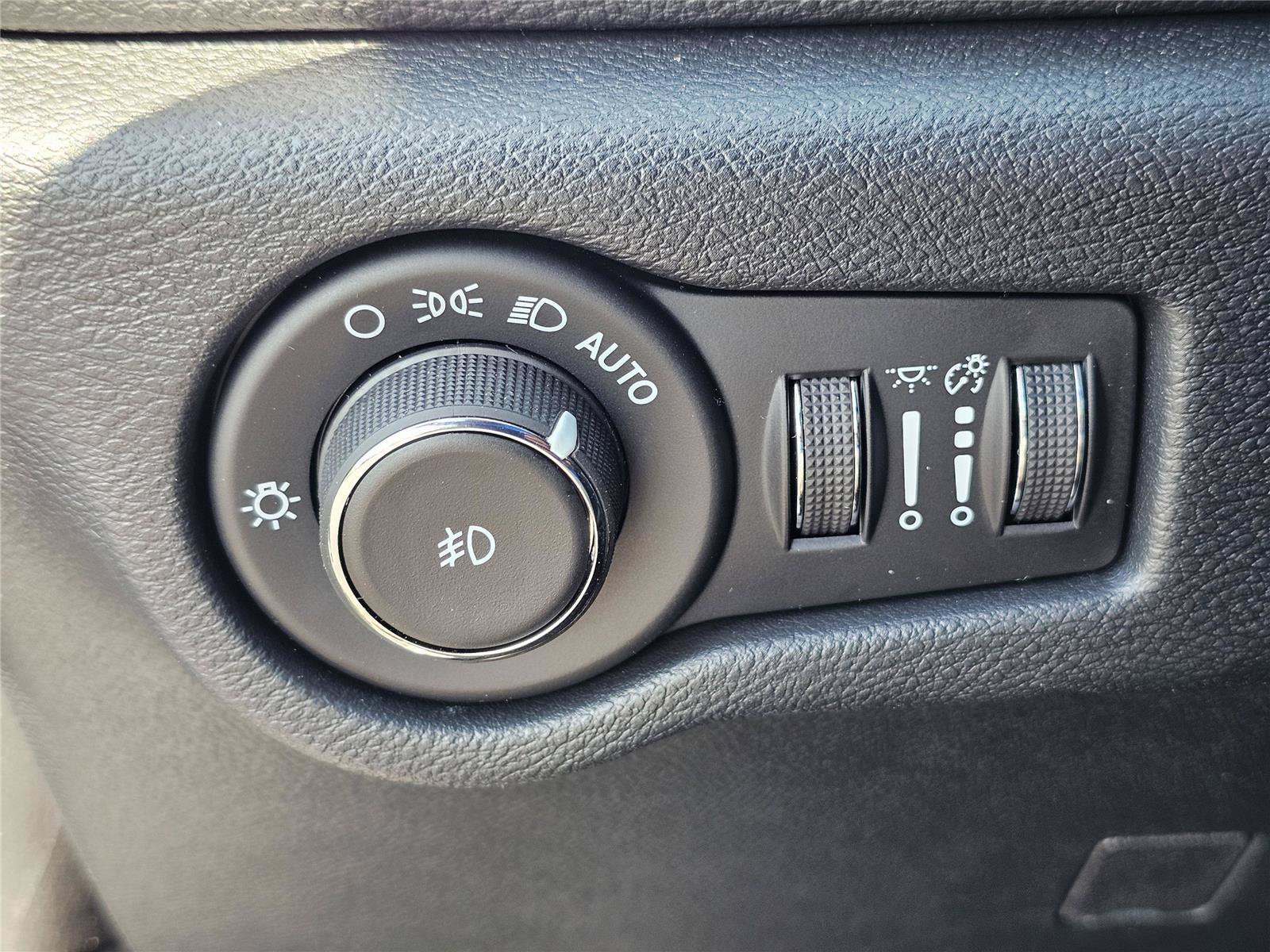 New 2026 Chrysler Pacifica Select w/ S Appearance Package FWD image 19