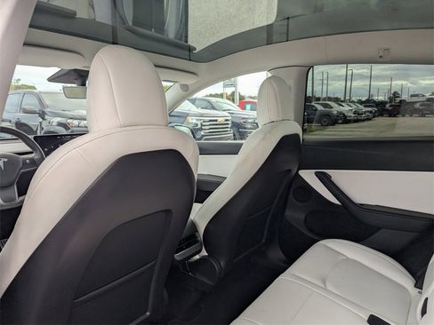 Used 2022 Tesla Model Y Performance image 19