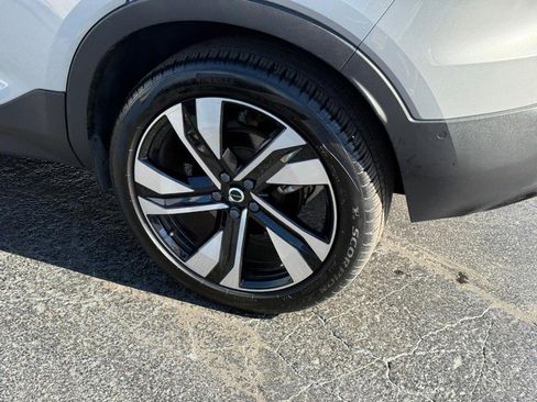 Certified 2023 Volvo XC40 B5 Ultimate w/ Protection Package Premier image 8