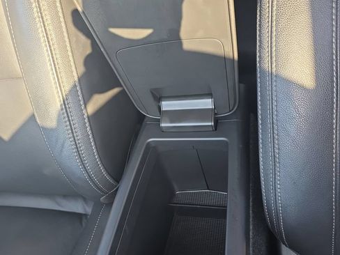 Used 2024 Volvo XC40 B5 Core AWD/4WD image 25