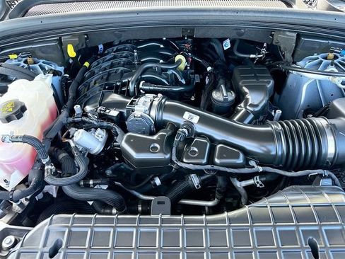 Used 2025 Jeep Grand Cherokee Overland AWD/4WD image 31