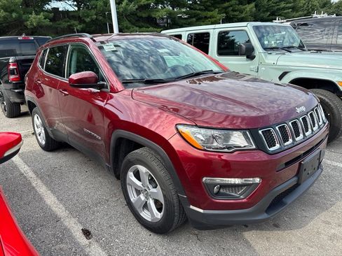 Used 2021 Jeep Compass Latitude AWD/4WD image 3