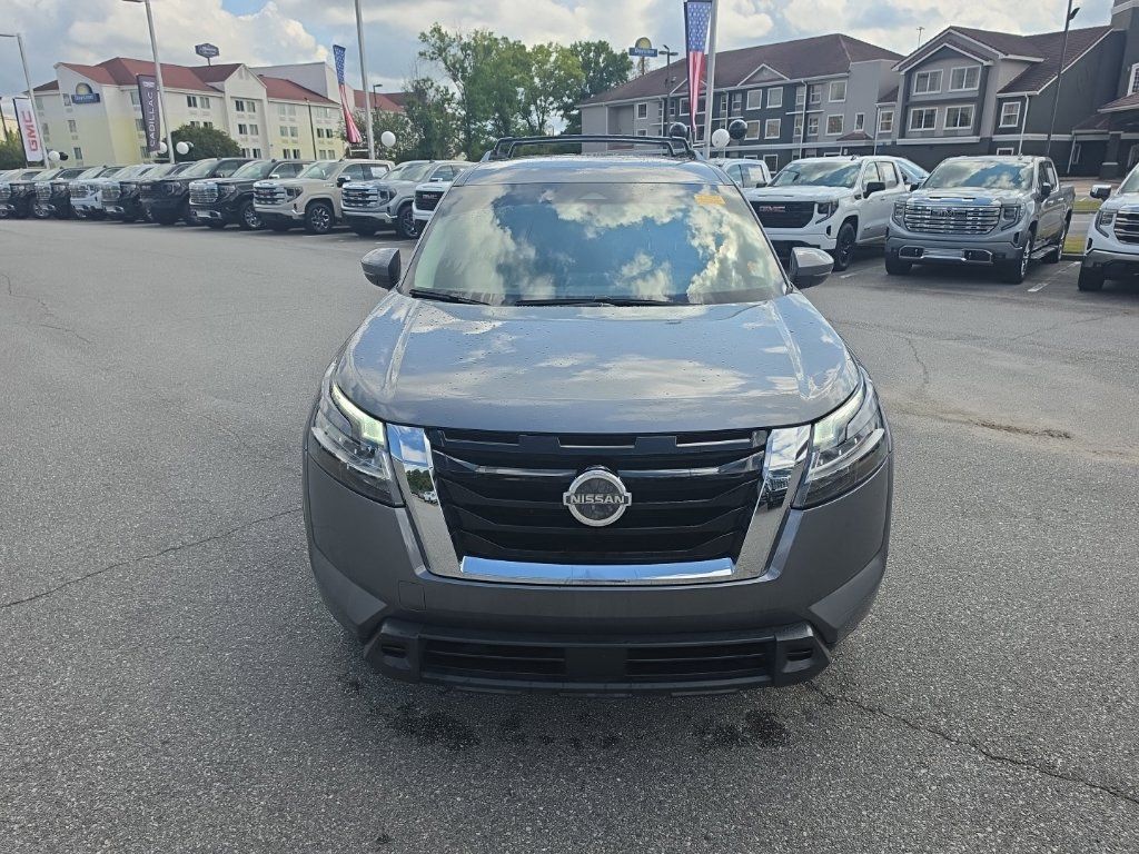 Used 2022 Nissan Pathfinder SV AWD/4WD image 2