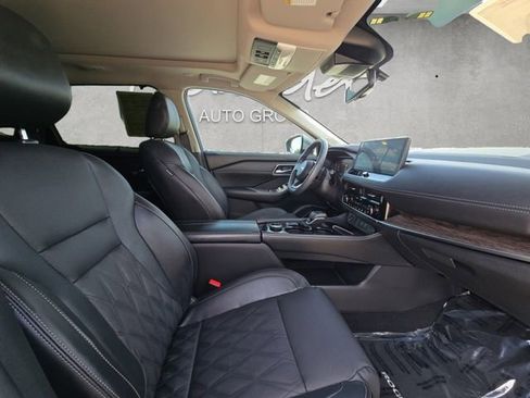 Used 2024 Nissan Rogue Platinum w/ Platinum Premium Package AWD/4WD image 24