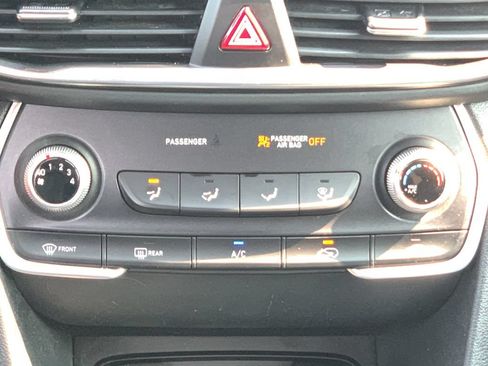 Used 2020 Hyundai Santa Fe SE FWD image 32