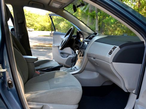 Used 2013 Toyota Corolla LE FWD image 12