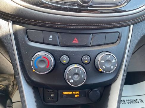 Used 2020 Chevrolet Trax LT FWD image 9