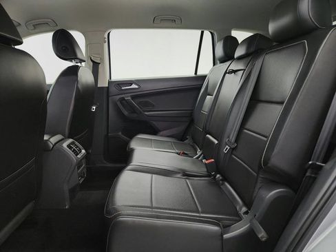 Used 2021 Volkswagen Tiguan SE FWD image 21