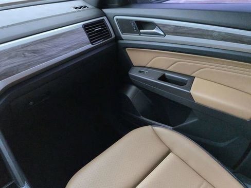 Used 2022 Volkswagen Atlas Cross Sport SE w/ Black Wheel Package image 17