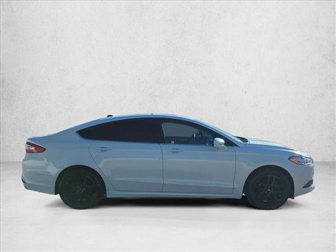 Used 2016 Ford Fusion SE image 4