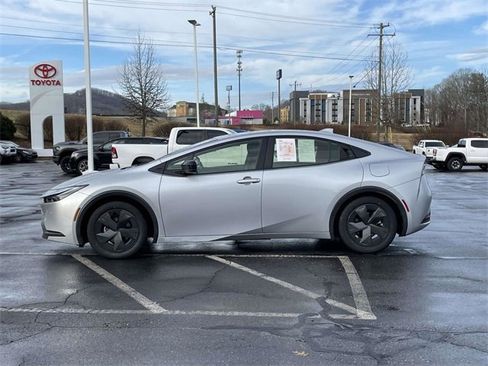 Used 2024 Toyota Prius LE image 2