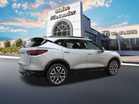 Used 2025 Chevrolet Blazer RS image 3