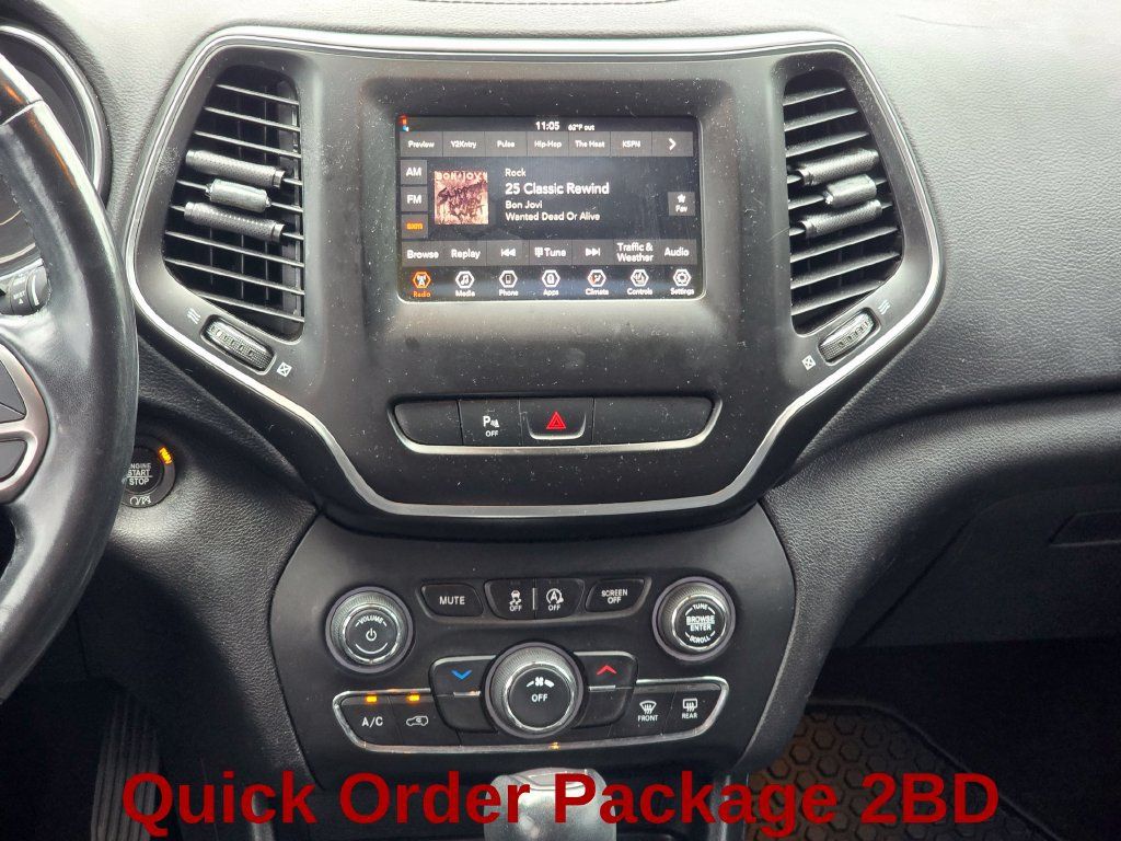 Used 2019 Jeep Cherokee Latitude Plus w/ Cold Weather Group FWD image 19