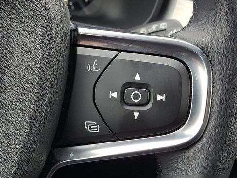 Used 2024 Volvo XC40 B5 Core image 24