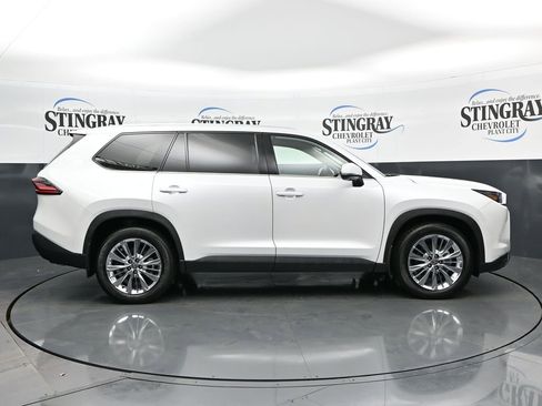 Used 2025 Toyota Grand Highlander AWD image 8