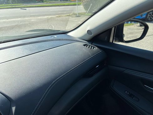 Used 2025 Nissan Sentra SV FWD image 26