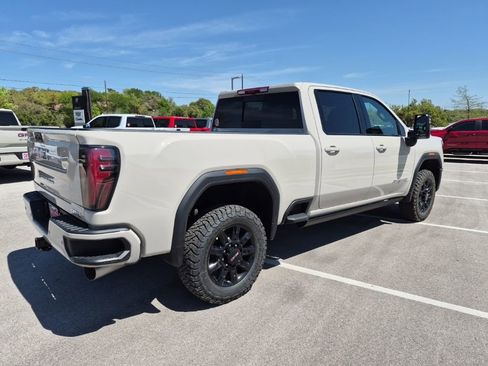 New 2026 GMC Sierra 2500 AT4 w/ AT4 Premium Plus Package image 9