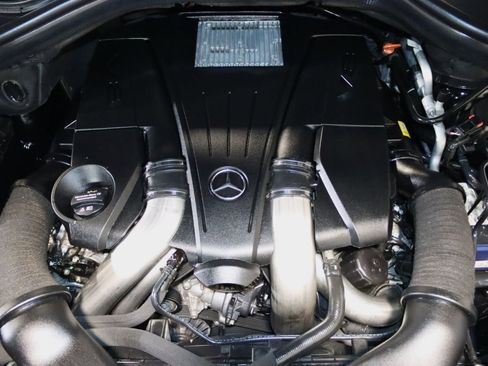 Used 2015 Mercedes-Benz GL 550 4MATIC image 12