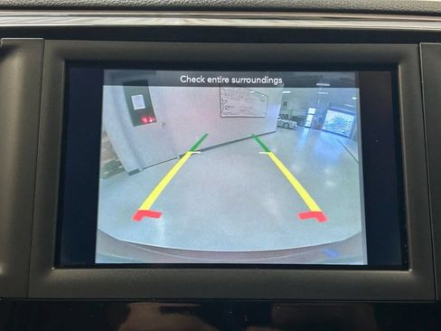 Used 2018 Chrysler Pacifica Touring-L FWD image 17