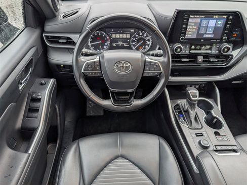 Used 2021 Toyota Highlander XSE image 18