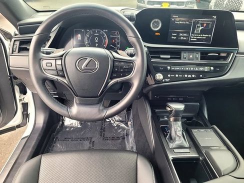 Used 2022 Lexus ES 250 w/ Accessory Package 2 AWD/4WD image 9