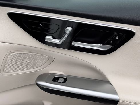 Used 2025 Mercedes-Benz C 300 Sedan image 27