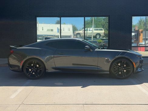 Used 2018 Chevrolet Camaro SS w/ LPO, Ground Effects Package RWD image 12