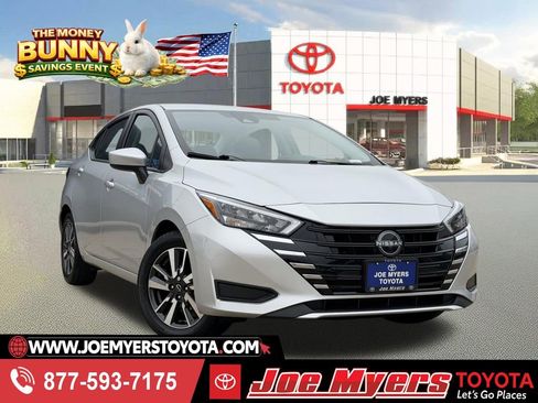 Used 2025 Nissan Versa SV FWD image 1
